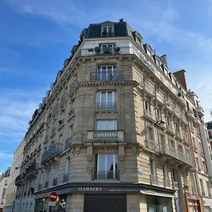 Beautiful With Balcony Apartment Paris